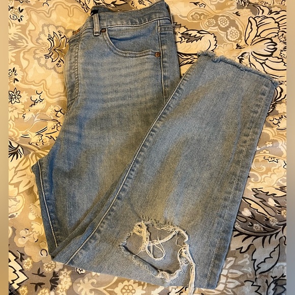 Express Mom Jean Super High Rise 6 Distressed - Picture 3 of 9
